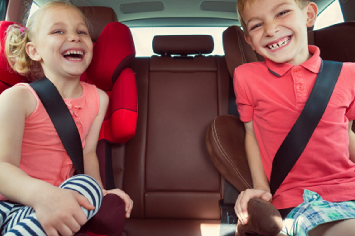 C'est les vacances ! On va rigoler dans la voiture